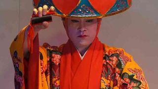 国際通りにある四つ竹の姉妹店。本店に比べ踊りは現代風。食事は美味しい。