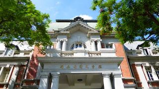 石造りの立派な建物、日本と台湾の接点が感じられる文学館