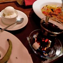 トルコアイス（ドンドルマ）とチャイ　