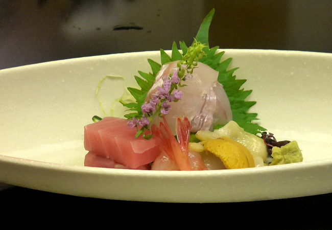 小料理風だが，洗練された越後の味．