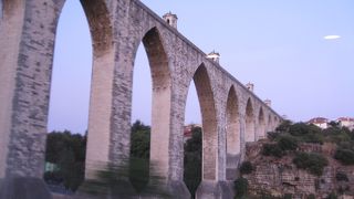 1748年竣工のアグアス・リヴレス水道橋