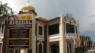 サンチャゴ砦の東側にある