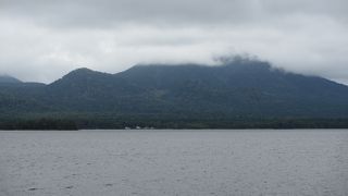 雲に隠れた雄阿寒岳です