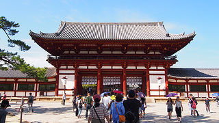 もうすぐ大仏殿！立派な中門です！