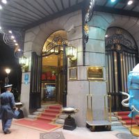 フロントはとても小さい、なんだか可愛い闘牛のマスコットが…