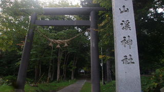 夕日岳への登山口ともなっています