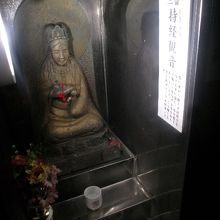 洞窟内の観音様の一例