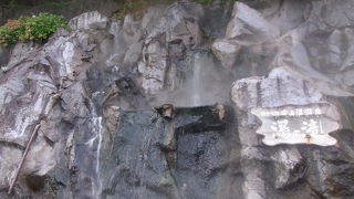 以前は温泉街のランドマーク的な存在でしたが・・・。