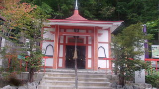 有料ですが洞窟も必見です。