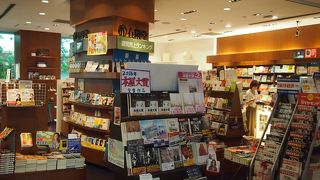 空港の本屋は大好き