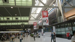 出国検査を出るとレストランが少ないなぁ～