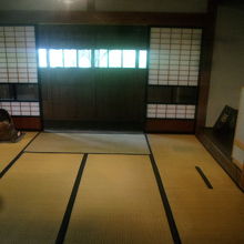 旧黒岩家としての趣あるお部屋も色々と楽しめます