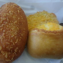 108円ピロシキとチーズですよ（135円）を頂きました