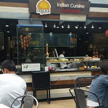 いろんなお店があります