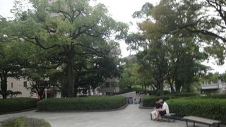 原爆ドームではありません。２００ｍ離れた”島外科”です。案内図見つかりません