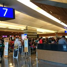 1階のチェックインカウンター