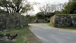 表御門と比べると