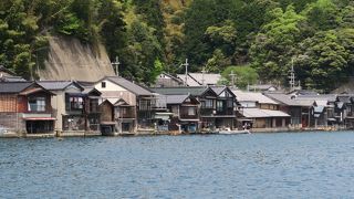 遊覧船で、海から見物