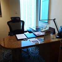 この部屋は窓が小さい…