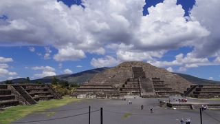 中層まで登って死者の道の絶景を！