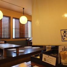 間接照明が良い感じのきれいな店内