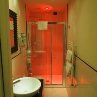 レインボーカラーの照明