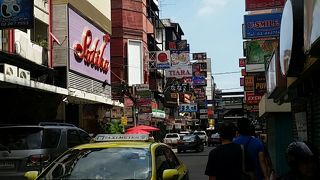 夜がメインですが、昼も楽しめます。