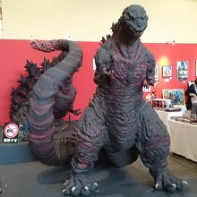 ショップ横の「シン・ゴジラ」は撮影可