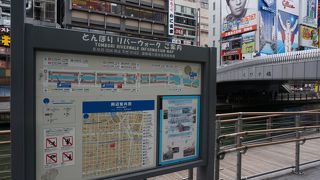 ウッドデッキの通り