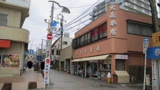江ノ電江ノ島駅から小田急線片瀬江ノ島駅・江ノ島へ向かう道沿い