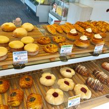 カフェ併設のベーカリー