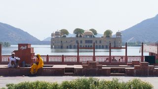 水に浮かぶ宮殿