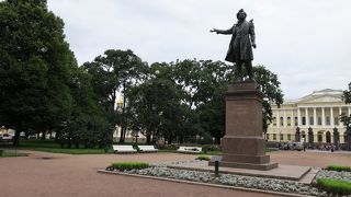 ロシア美術館前
