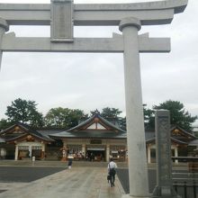 立派な鳥居です