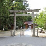 山合いの小さな神社