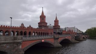 区の紋章にも描かれていて、橋の中の雰囲気も良かった