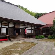 山間の寺