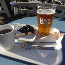 ビール6.8e  コーヒー3e  ブルーベリータルト6.5e