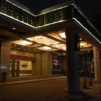 夜のエントランス