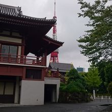 境内から見た東京タワー