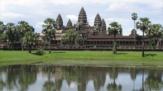 カンボジアの国旗にも描かれる、大きな遺跡
