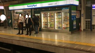 日暮里駅ホームにはファミリーマートがある