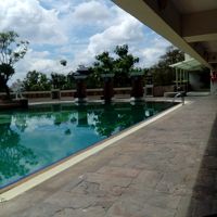 屋上のプールへ行く1階分が徒歩　そこら辺へくると掃除がしてな