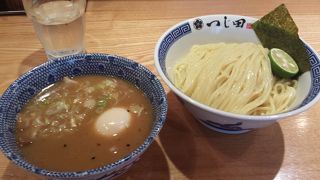 大人気のつけ麺屋。美味しい