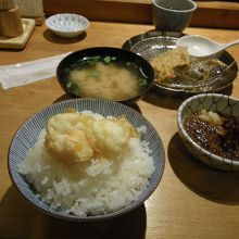 卵は、ご飯の上にと。