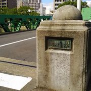 平和公園の西側にあります