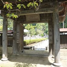 江戸時代中期建築とされる山門