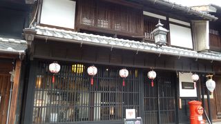 長良川沿いの趣あるカフェ