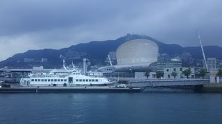 カモメたちが遊ぶ海の玄関口。