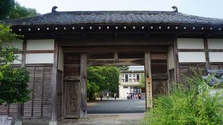 門には萩セミナーハウスという表札